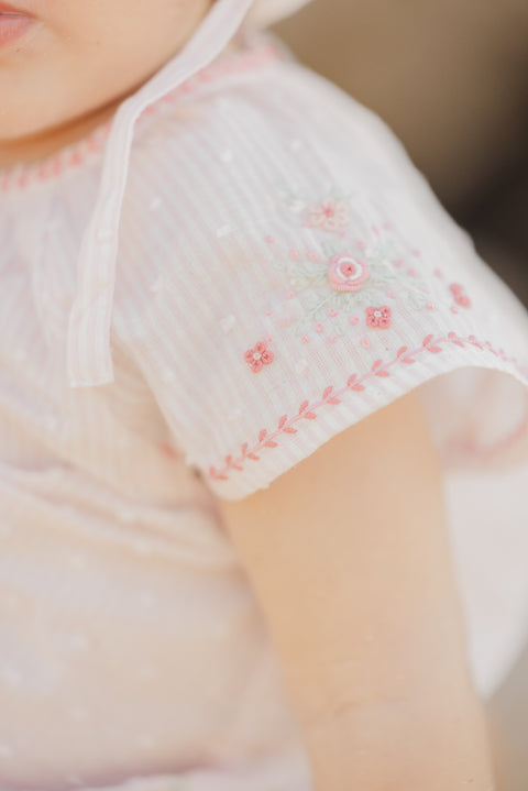 Outfit kurz - Blassrosa gestreift Stickerei blumig - Image principale