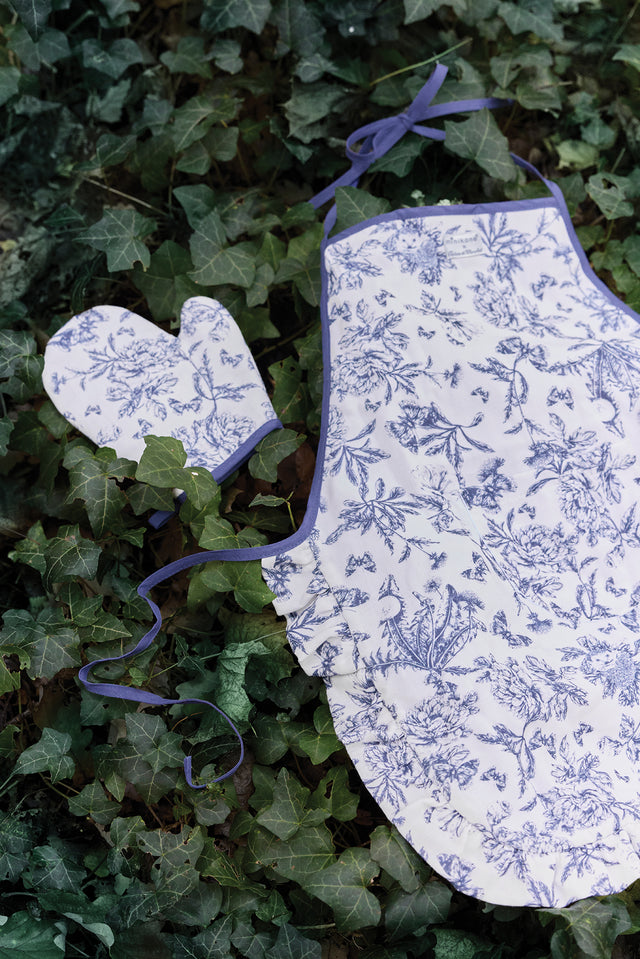 Kit Tablier et Manique - Minikane x Tartine et Chocolat imprimé Toile de Jouy Bleu - Image principale