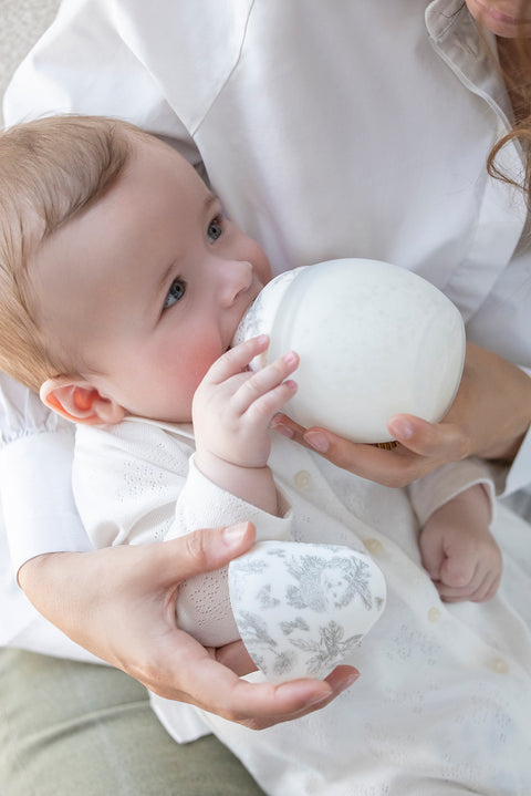 Biberon anti-colique - Toile de jouy gris Élhée x Tartine et Chocolat - Image principale