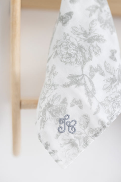 Augustin le Lapin - Doudou imprimé inspiration Toile de Jouy gris - Image principale