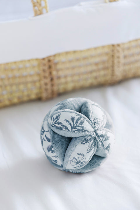 Sensory ball - Print inspiration Toile de Jouy Blue - Image principale