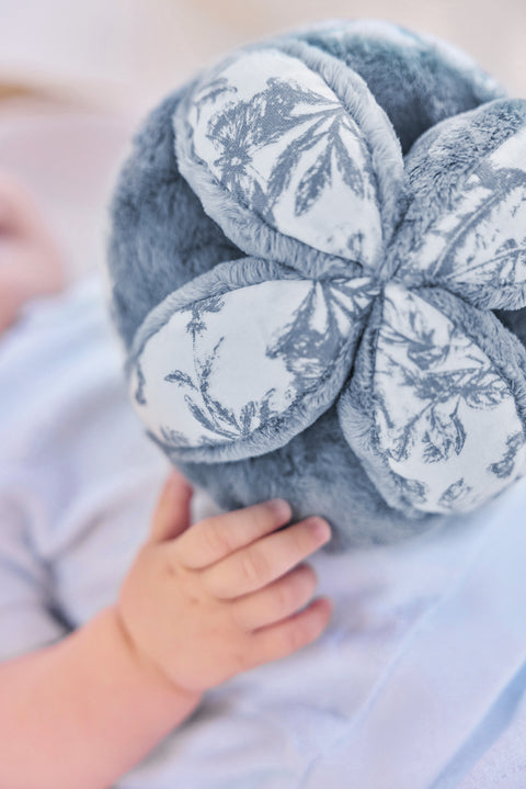 Sensory ball - Print inspiration Toile de Jouy Blue - Image principale