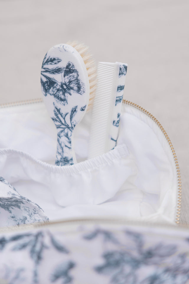 Brush and comb - Print inspiration Toile de Jouy Blue - Image principale