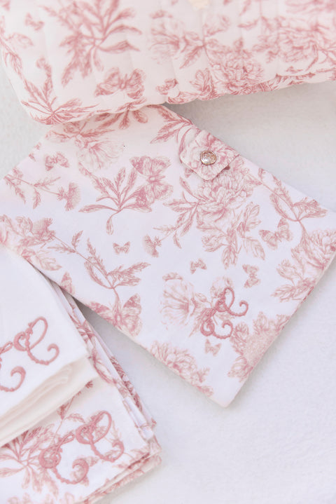 Housse de carnet de santé - Imprimé inspiration Toile de Jouy rose - Image principale