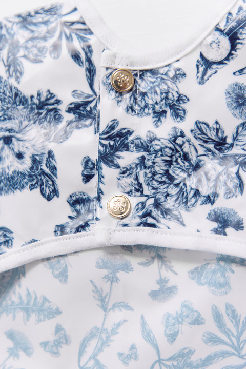 Bavoir à manches toile enduite - Imprimé inspiration Toile de Jouy bleu - Image principale