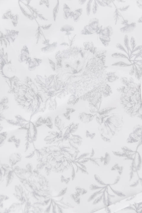 Bavoir à manches toile enduite - Imprimé inspiration Toile de Jouy gris - Image principale