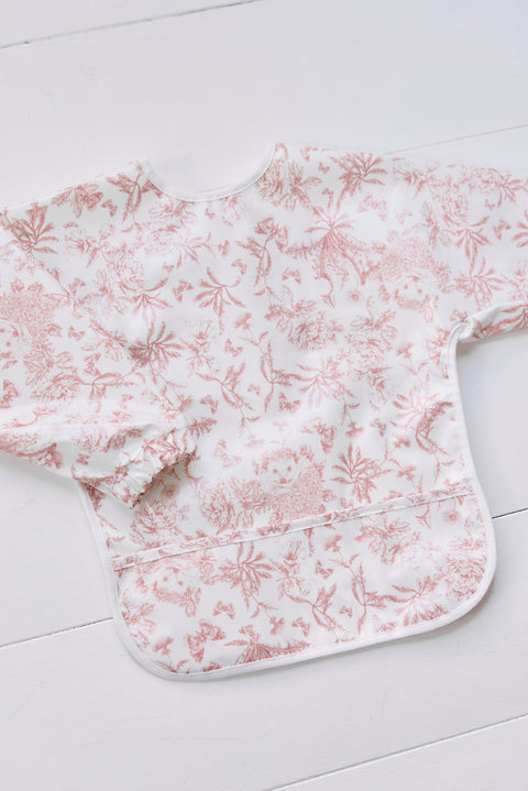 Bavoir à manches toile enduite - Imprimé inspiration Toile de Jouy rose - Image principale