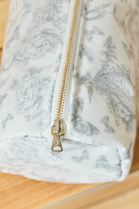 Trousse de toilette toile enduite - Imprimé inspiration Toile de Jouy gris - Image principale