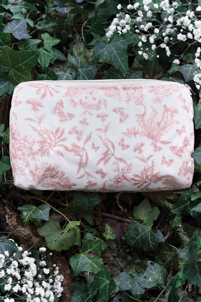 Trousse de toilette toile enduite - Imprimé inspiration Toile de Jouy rose - Image principale