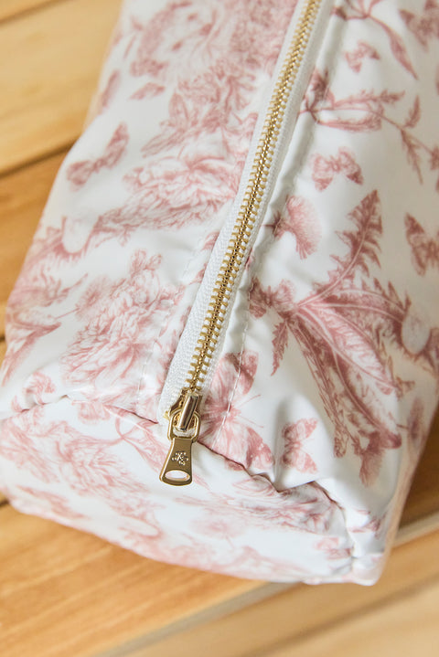 Trousse de toilette toile enduite - Imprimé inspiration Toile de Jouy rose - Image principale
