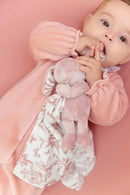 Augustin le Lapin - Doudou imprimé inspiration Toile de Jouy rose