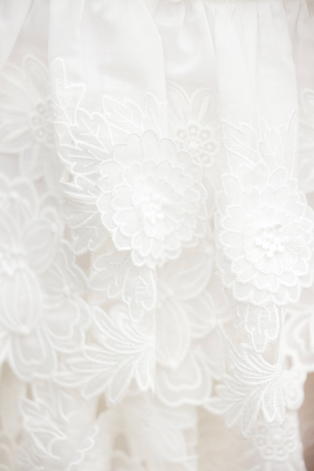 Robe - Blanc broderies relief