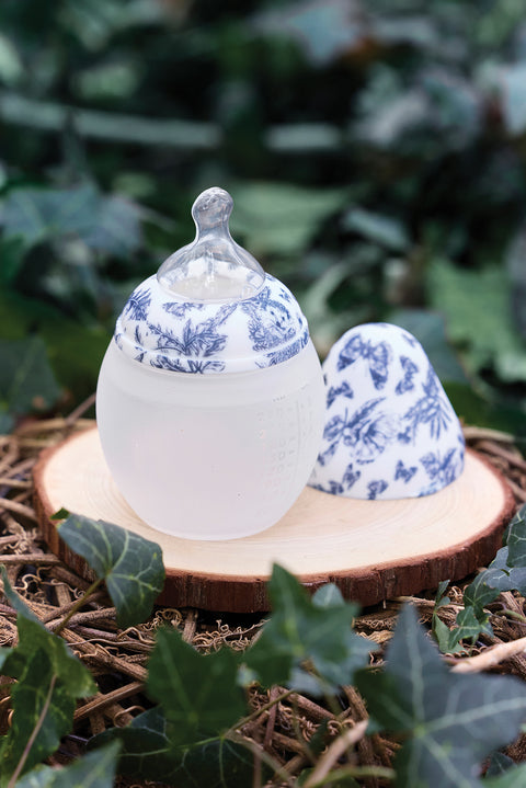 Biberon anti-colique - Toile de jouy bleu Élhée x Tartine et Chocolat - Image principale