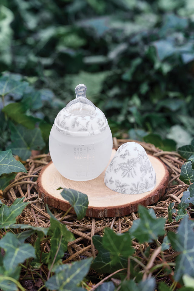 Biberon anti-colique - Toile de jouy gris Élhée x Tartine et Chocolat - Image principale