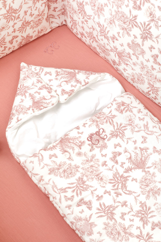 Nid d'ange - Imprimé inspiration Toile de Jouy rose - Image principale
