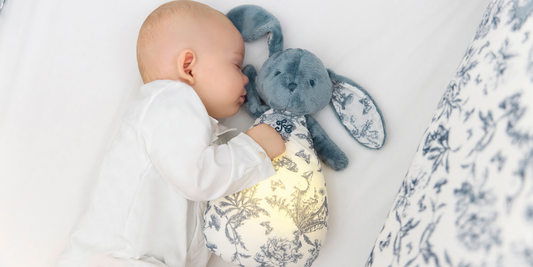 Bébé avec sa veilleuse musicale Imprimé Toile de Jouy bleu
