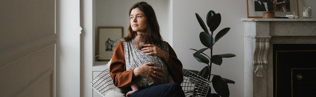 Jeanne avec son porte-bébé