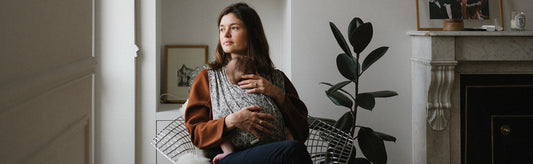 Jeanne avec son porte-bébé