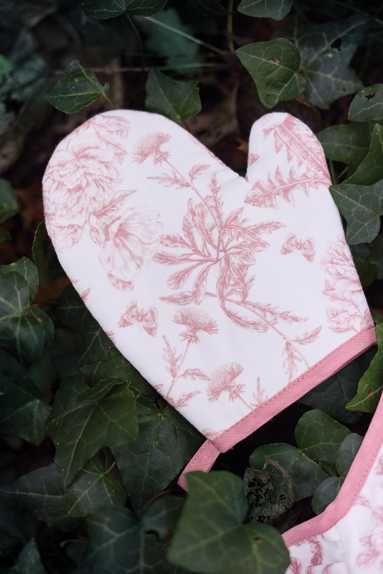 Schürzen- und Topflappen-Set – Minikane x Tartine et Chocolat gedruckt Toile de Jouy Rosa