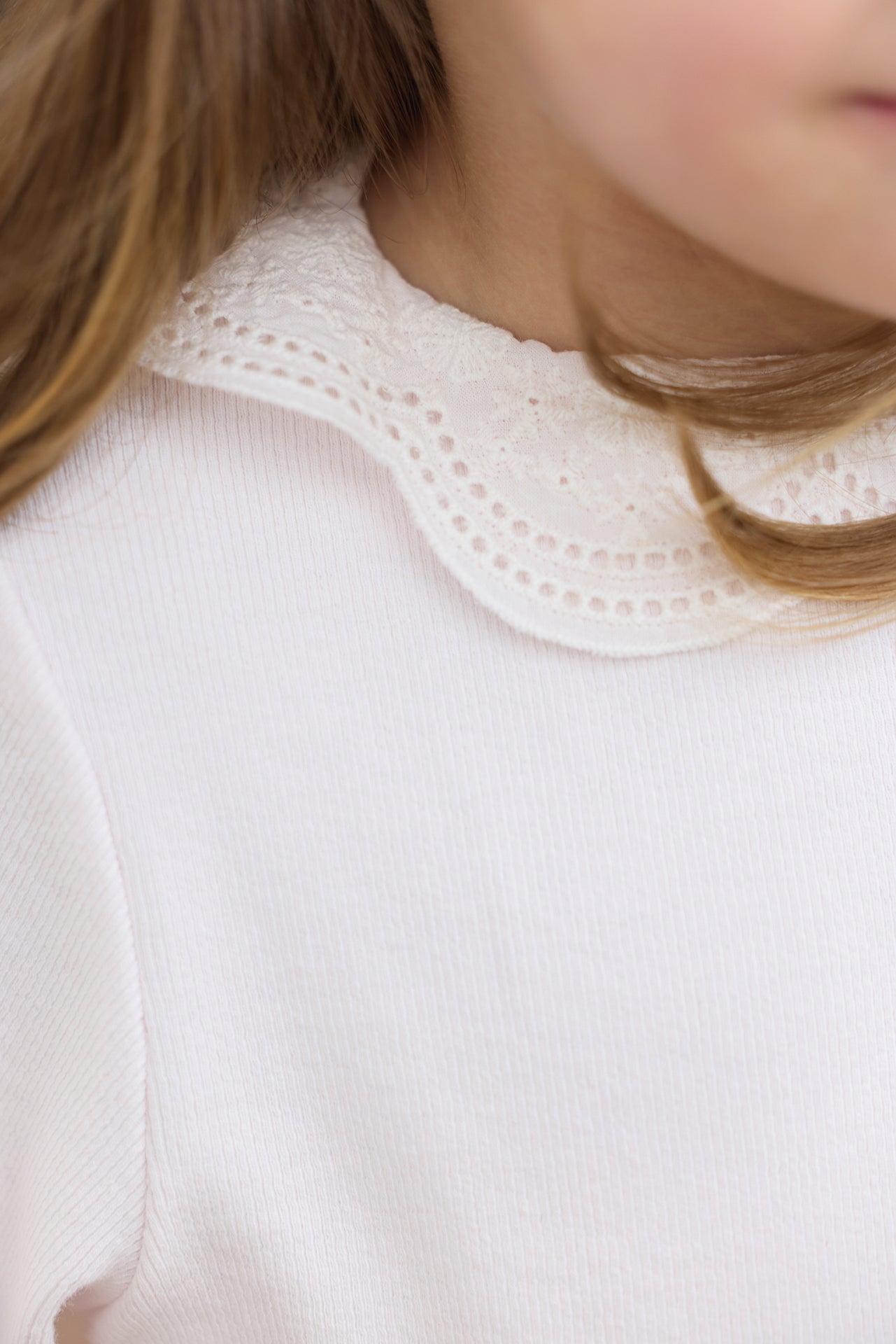 T-shirt - Rose pâle col dentelle