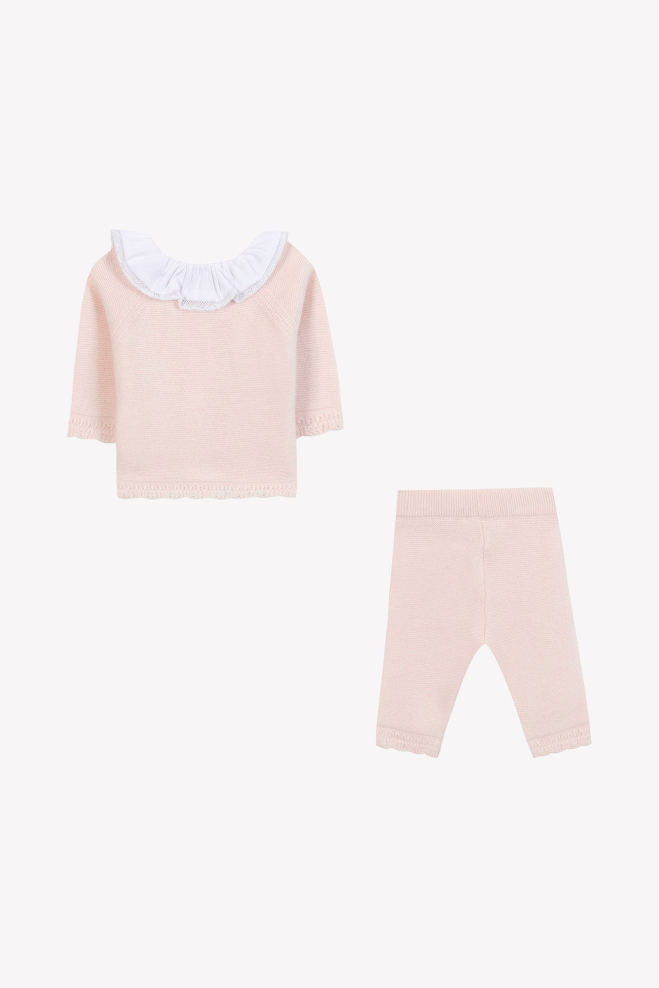 Outfit Lang - Blassrosa Rüschenkragen