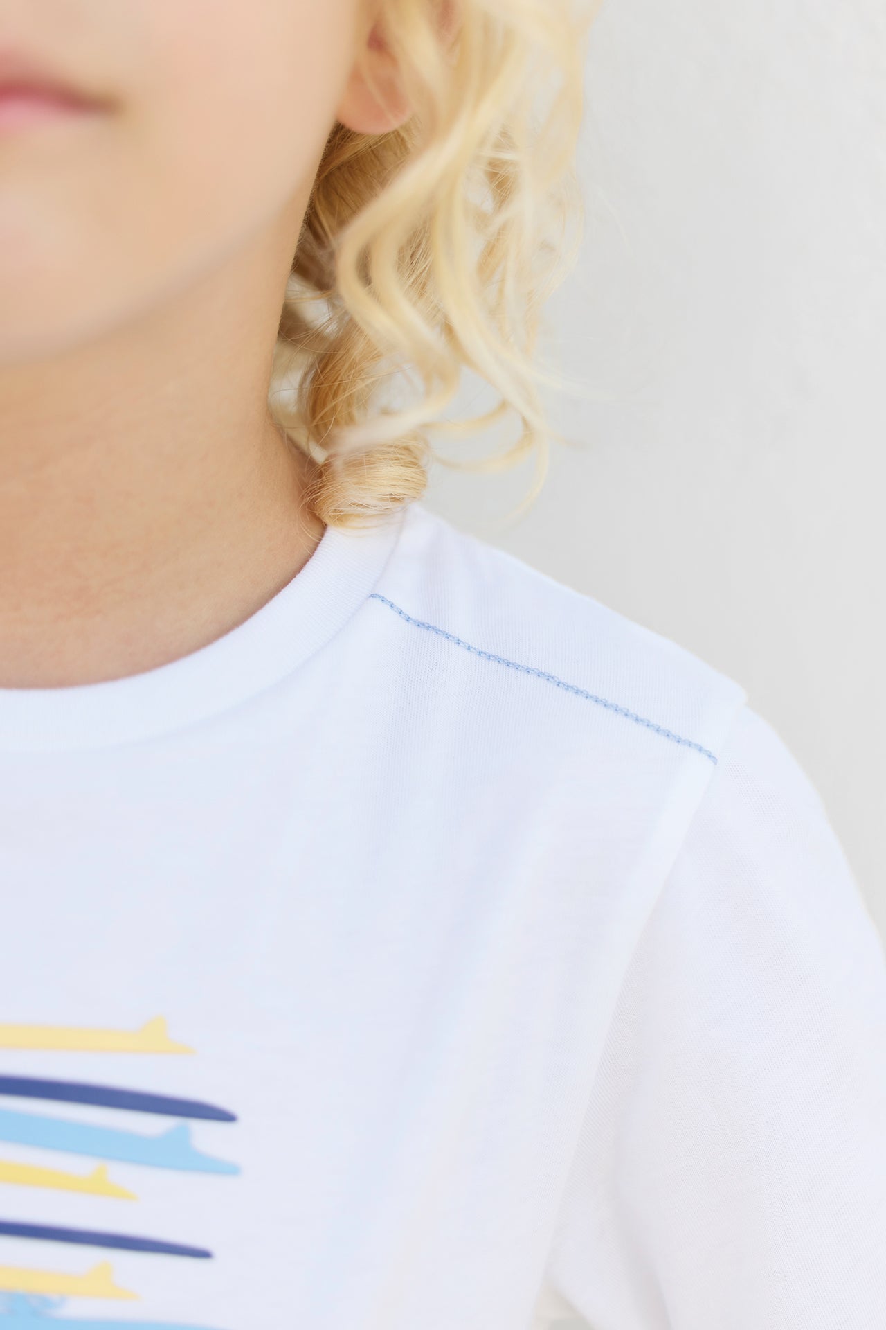 T-Shirt - Blau Wolkenbaumwolle Illustration Reisender