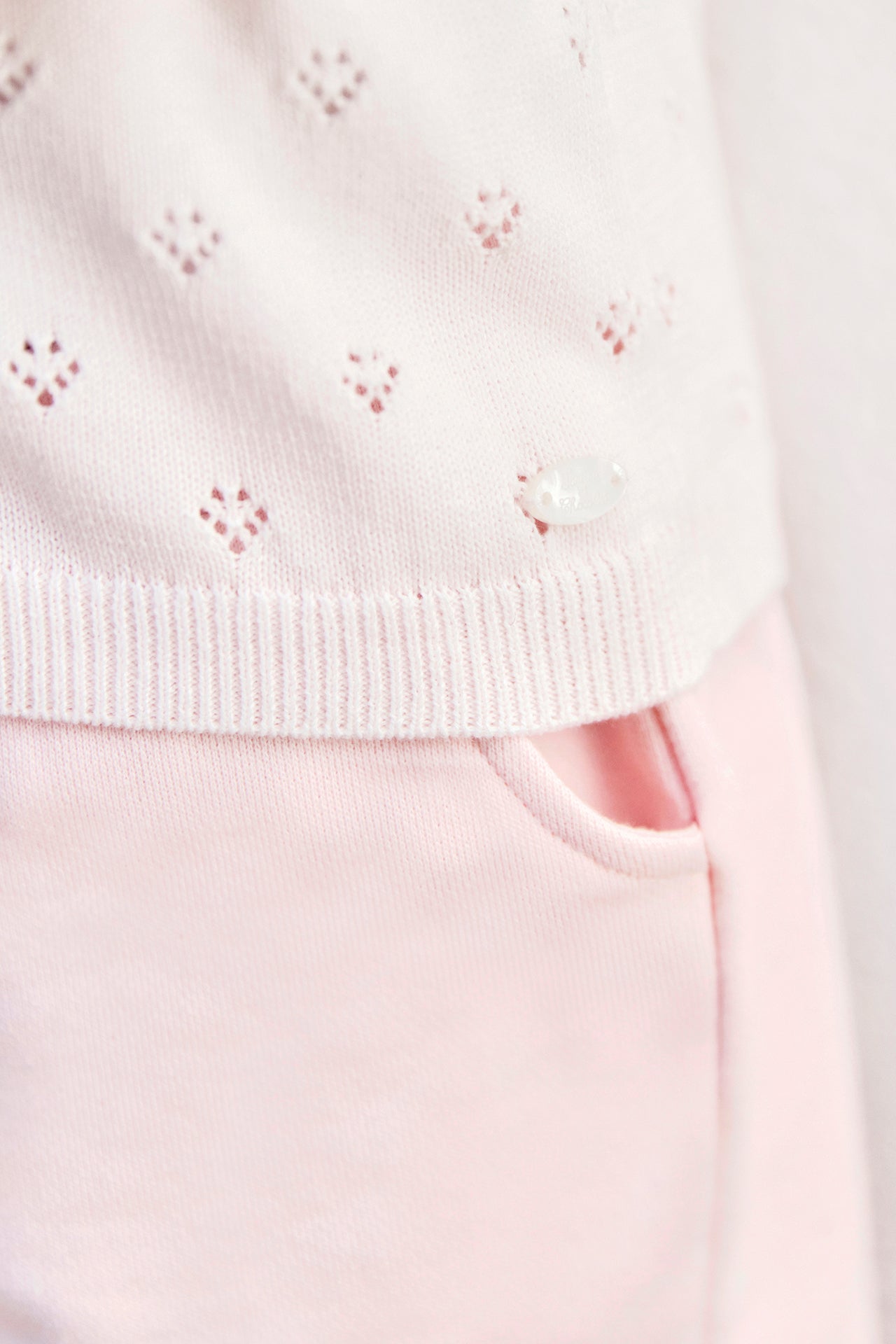 Strickjacke - Blassrosa durchbrochen