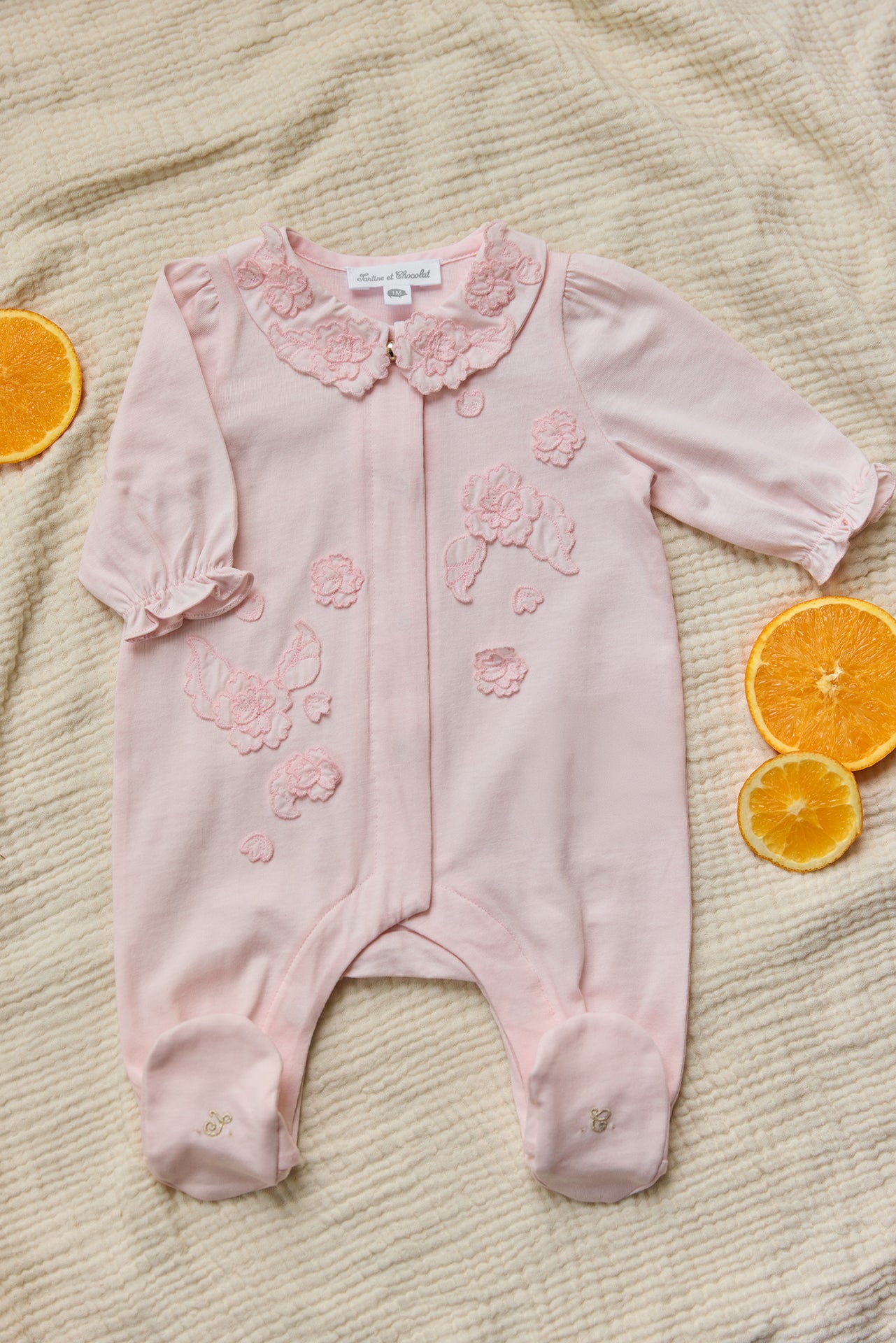 Pyjamas - Blassrosa Blumenrelief