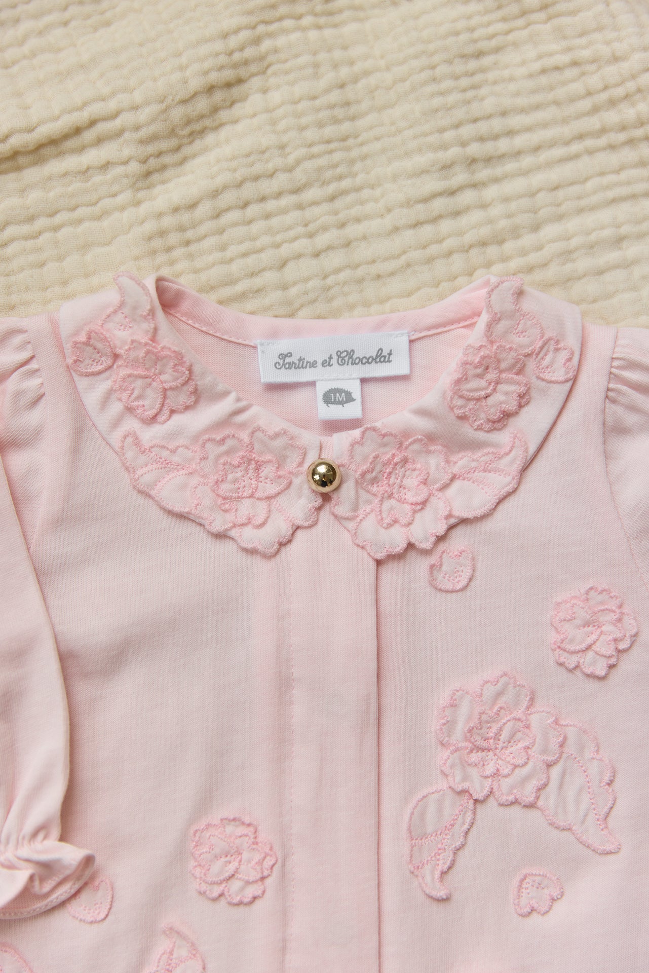 Pyjamas - Blassrosa Blumenrelief