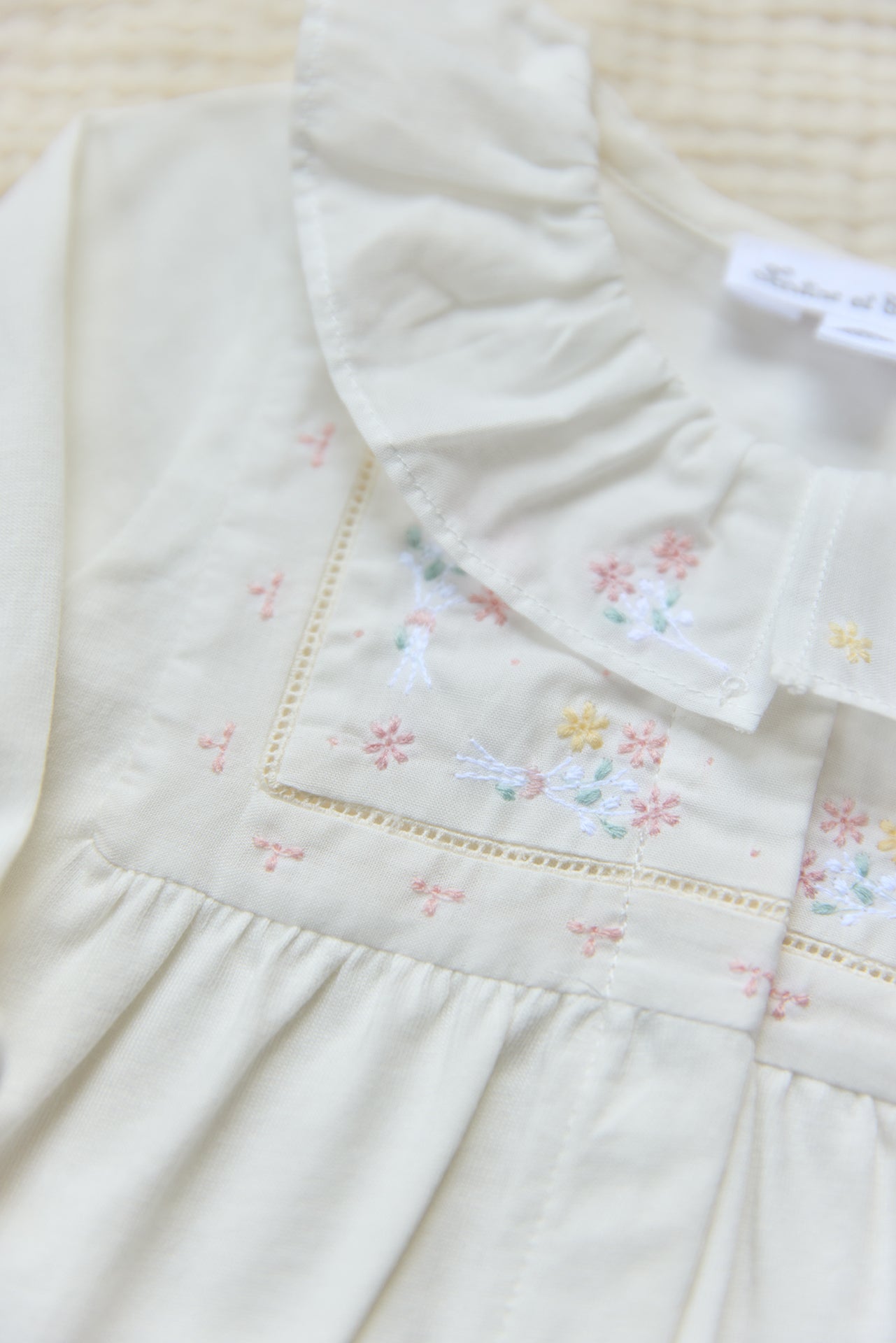 Pyjamas - Ecru Rüschenkragen