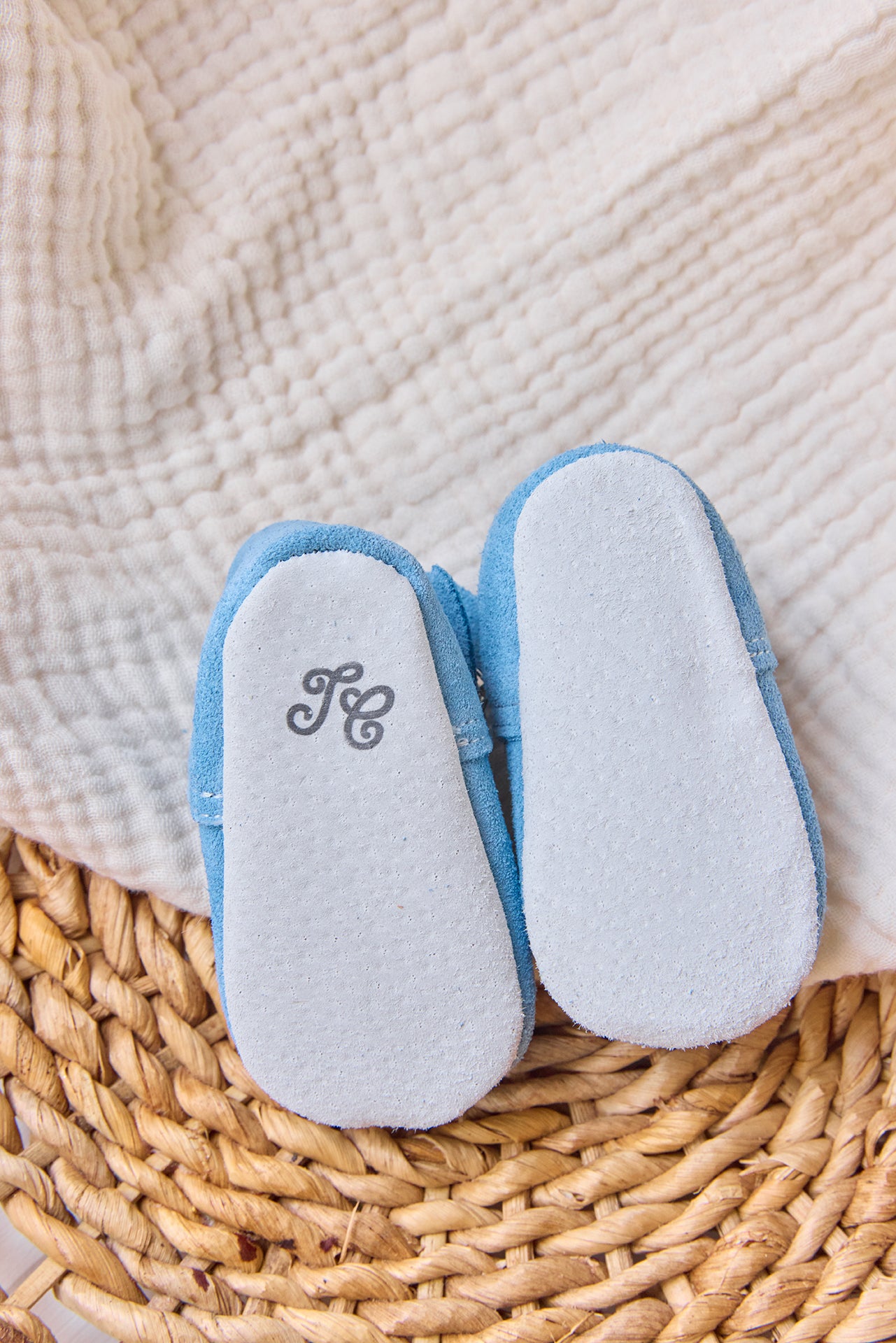 Babyslofjes - Blauw opengewerkte wolk