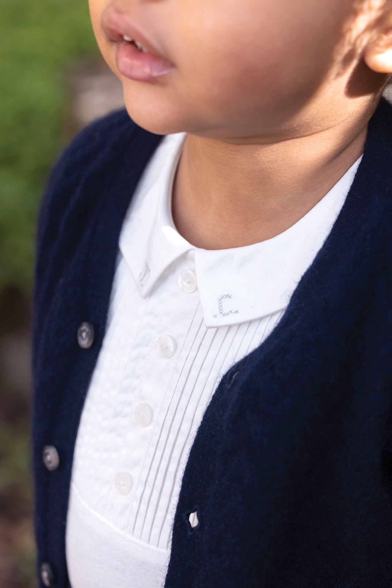 Body - White cotton Pointed collar Pleats religious