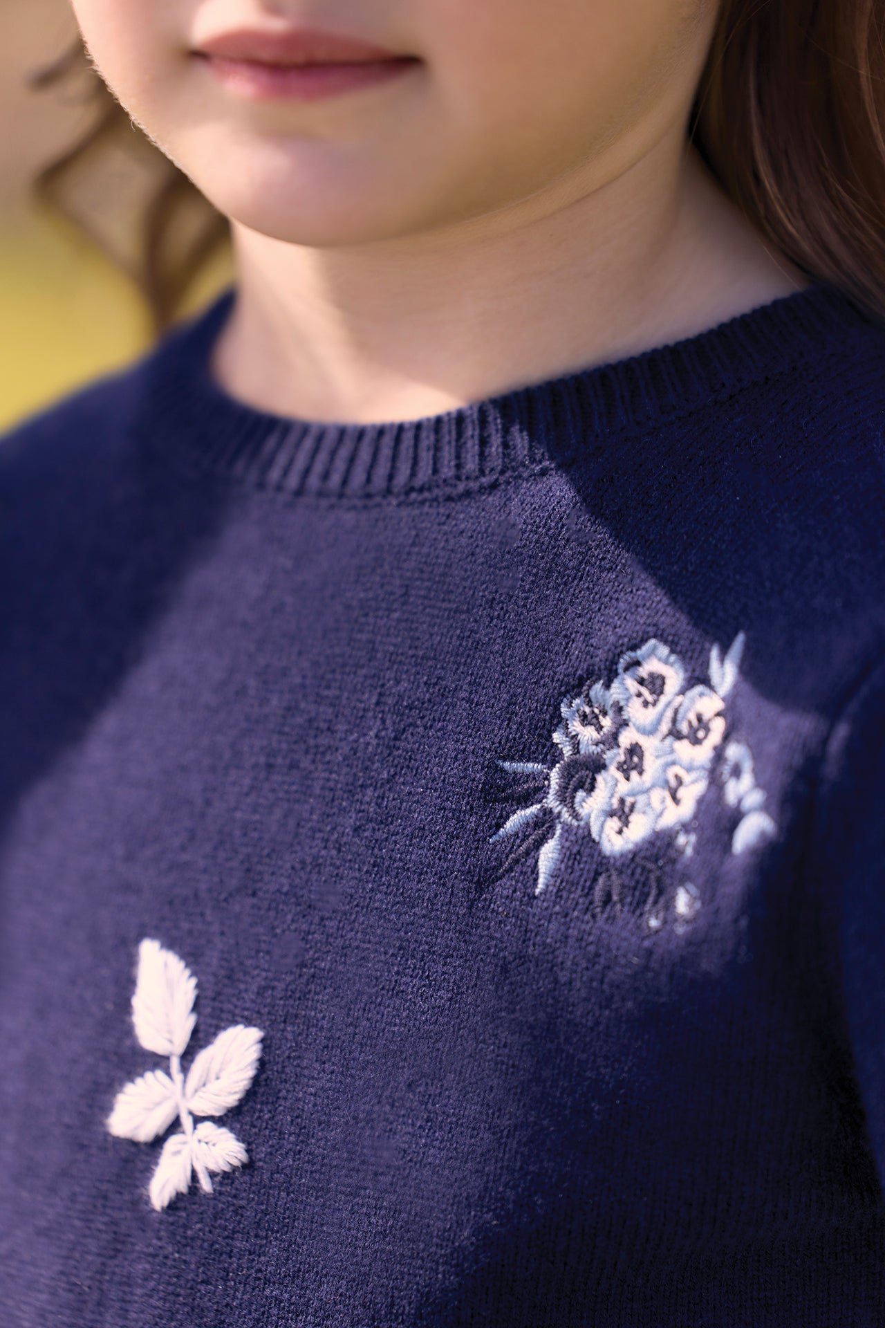 Pull - Marine laine broderies fleurs