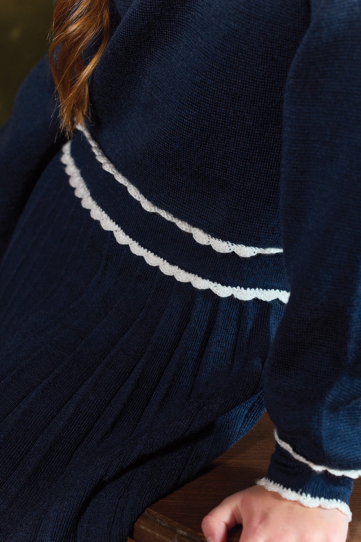Robe - Marine laine col montant festonné