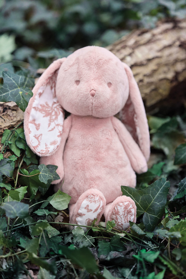 Augustin le Lapin - Imprimé inspiration Toile de Jouy rose 25cm - Image principale