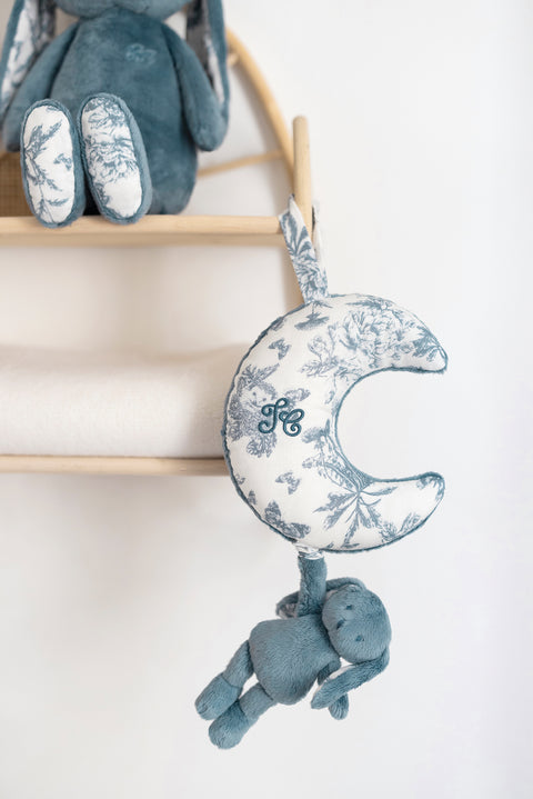 Augustin le Lapin musical - Imprimé inspiration Toile de Jouy bleu - Image principale