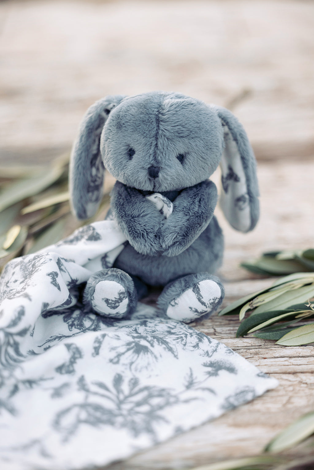 Augustin el conejo - Doudou Estampado inspiración Toile de Jouy Azul