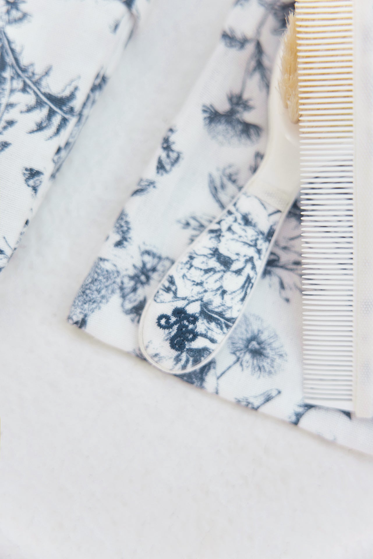 Brosse et peigne - Imprimé inspiration Toile de Jouy bleu