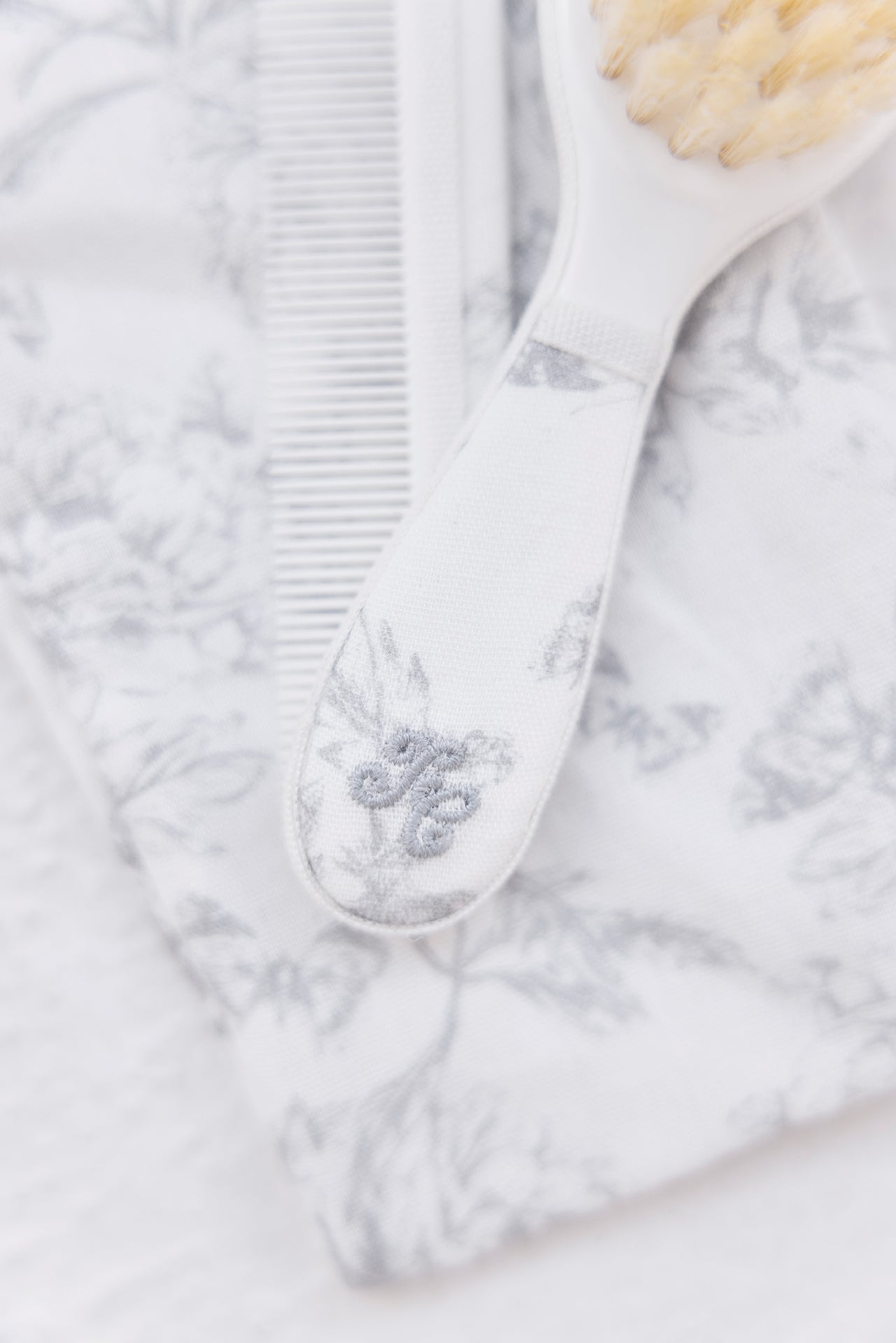 Brosse et peigne - Imprimé inspiration Toile de Jouy gris