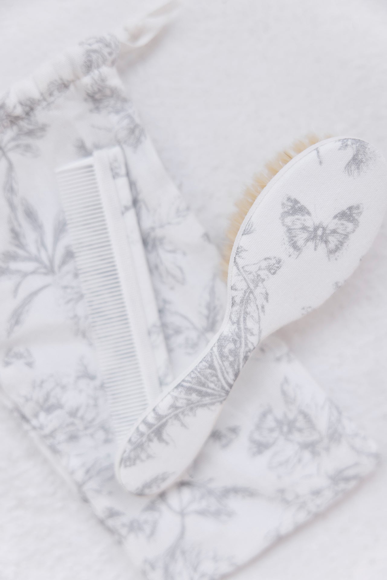 Brosse et peigne - Imprimé inspiration Toile de Jouy gris