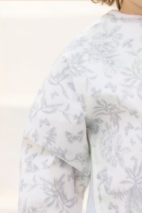Bavoir à manches toile enduite - Imprimé inspiration Toile de Jouy gris - Image principale