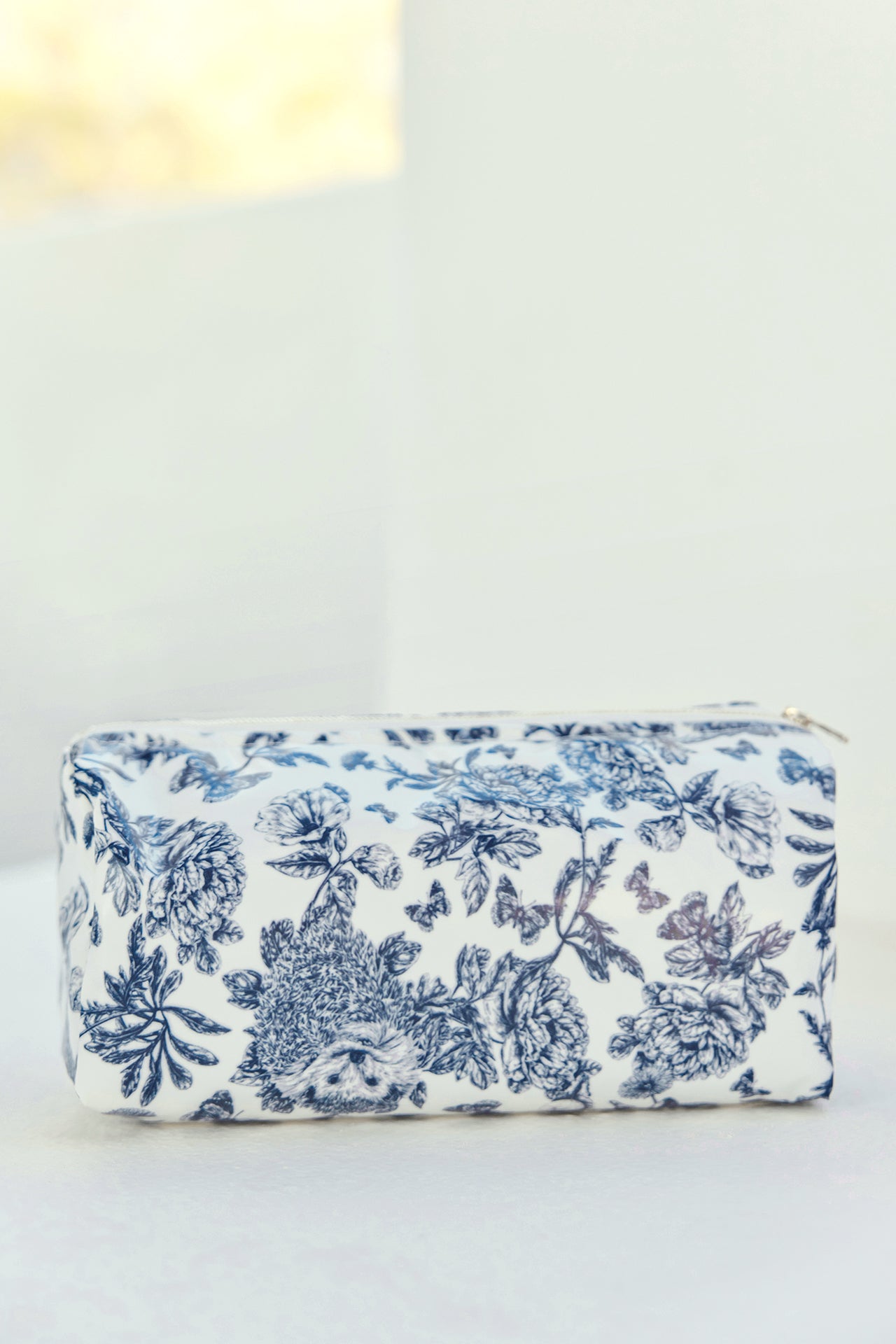 Trousse de toilette toile enduite - Imprimé inspiration Toile de Jouy bleu