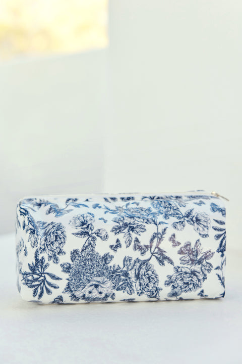 Trousse de toilette toile enduite - Imprimé inspiration Toile de Jouy bleu - Image principale