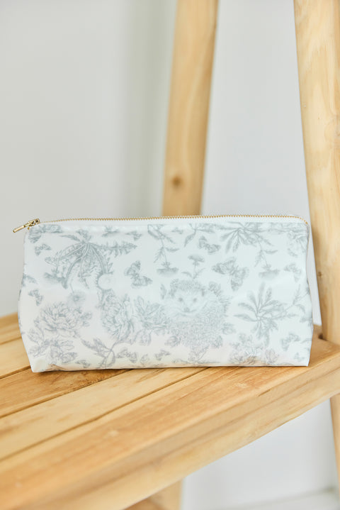 Trousse de toilette toile enduite - Imprimé inspiration Toile de Jouy gris - Image principale