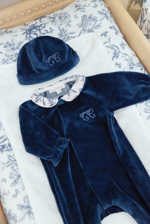 Bonnet - Bleu velours imprimé inspiration toile de jouy - Image principale