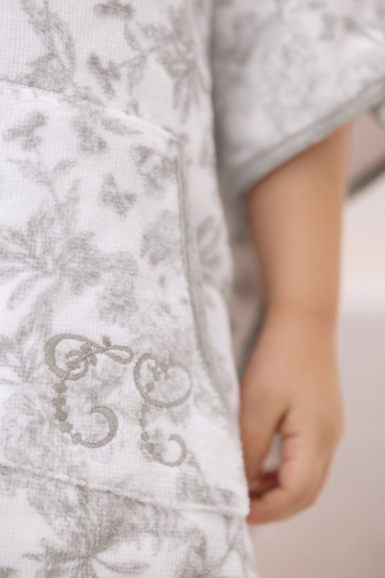 Poncho de bain - Coton imprimé inspiration Toile de Jouy gris clair