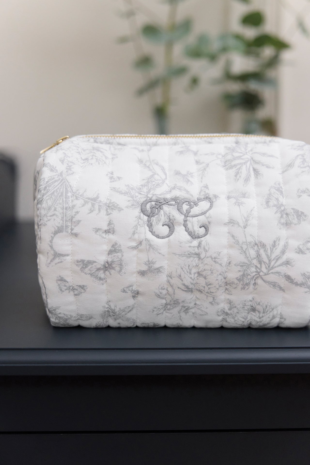 Trousse de toilette - Imprimé inspiration toile de jouy gris fille | Tartine et Chocolat