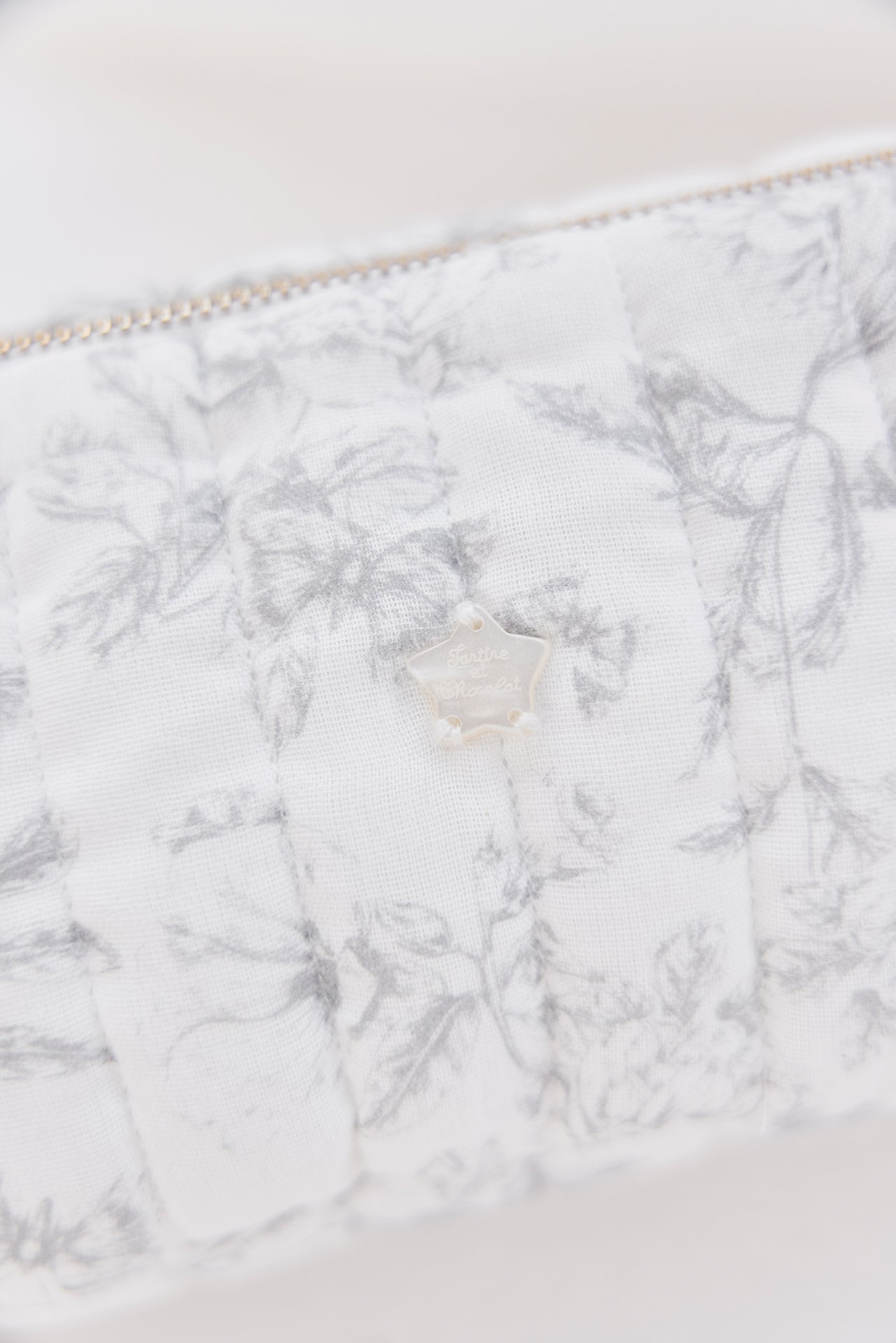 Trousse zippée - Imprimé inspiration Toile de Jouy gris
