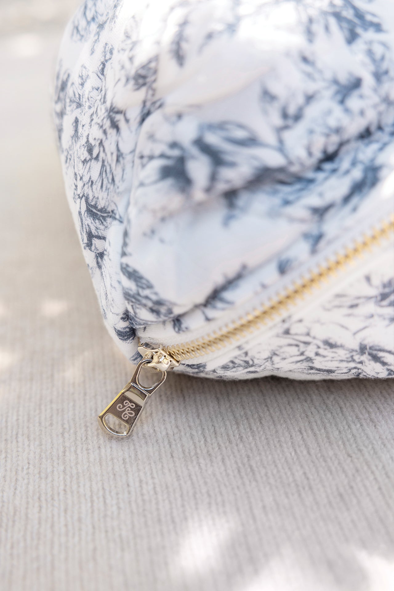 Trousse zippée - Imprimé inspiration Toile de Jouy bleu
