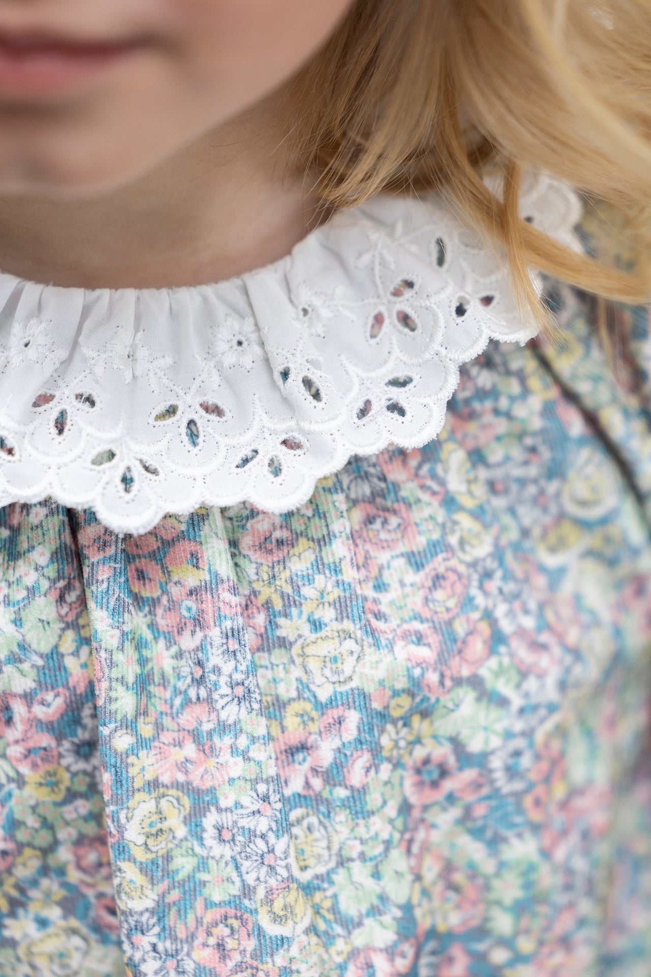 Kleid - Kragen Geöffneter Stoff Liberty